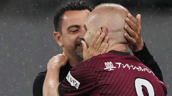 El Barcelona despide la temporada gustándose en Japón en el homenaje a Iniesta