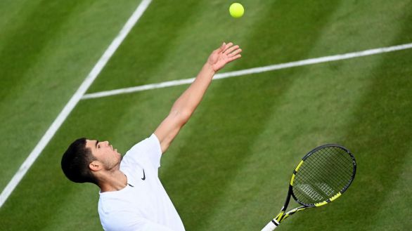 Carlos Alcaraz ya entrena para el abordaje de Wimbledon