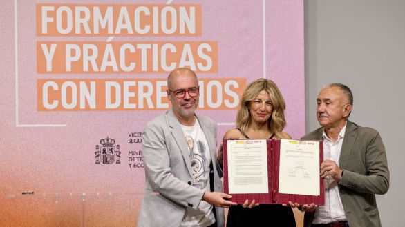 Díaz presume del Estatuto del Becario sin que esté asegurado y frente a las críticas de la CEOE y universidades