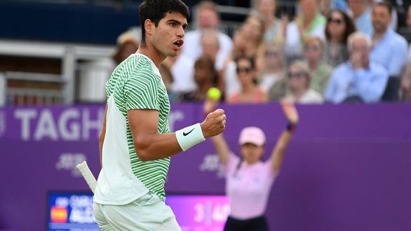 Queen's. Alcaraz accede a su primera final en hierba anulando a Korda