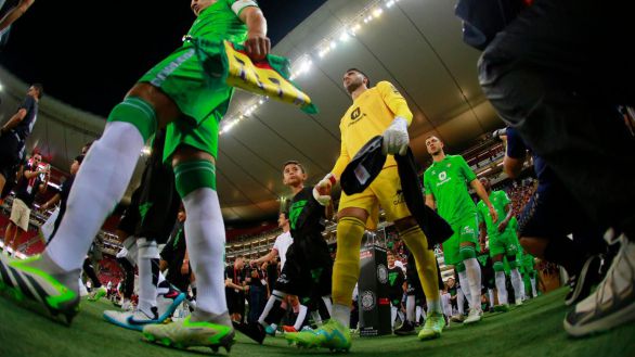 El fallo de Borja Iglesias que ha protagonizado el primer Sevilla-Betis fuera de España