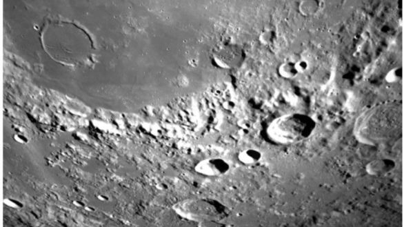 La misión espacial de la India logra con éxito alunizar en el polo sur