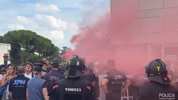 Separatistas radicales acosan y amenazan a los constitucionalistas de S'ha Acabat