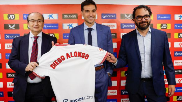 LaLiga. Diego Alonso se apoya en 'La Monna Lisa' en su presentación