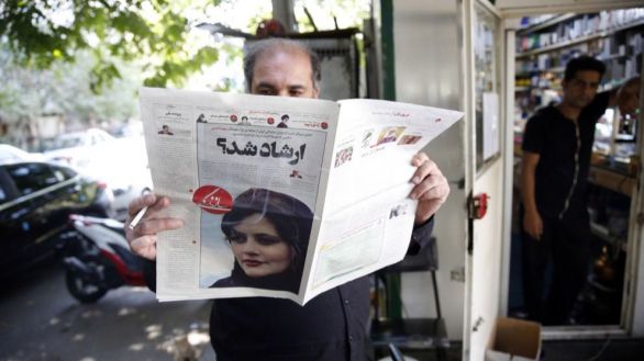 Irán condena a prisión a las dos periodistas que desvelaron el caso de Mahsa Amini