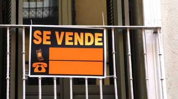 La compraventa de vivienda acentúa su caída en agosto al 14,4% y suma 7 meses a la baja