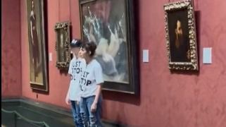 Vandalizan La Venus del espejo de Velázquez con martillos de emergencia