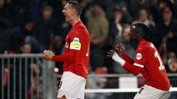 Liga de Campeones. El PSV aprieta el grupo y mantiene vivo al Sevilla