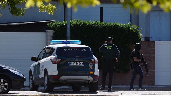 Guardias civiles trasladan su 