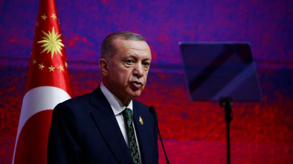 Más lío: el árbitro agredido se retira y el agresor es del partido de Erdogan