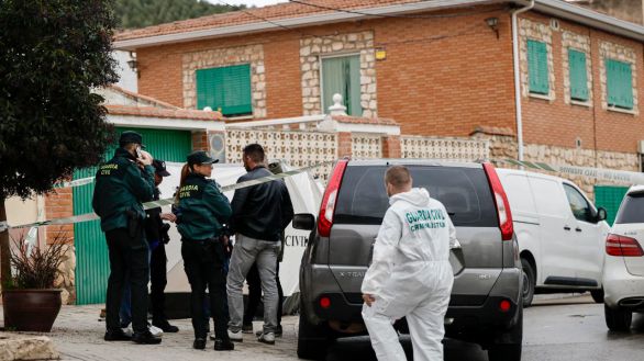 Hallan una pistola de fogueo en la casa donde se cometió el crimen de los tres hermanos
