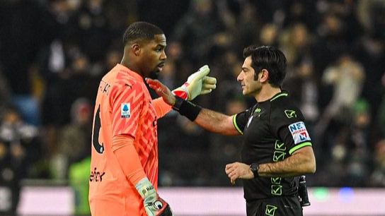 Serie A. El Milan abandona el partido en Udine tras los insultos racistas contra Maignan