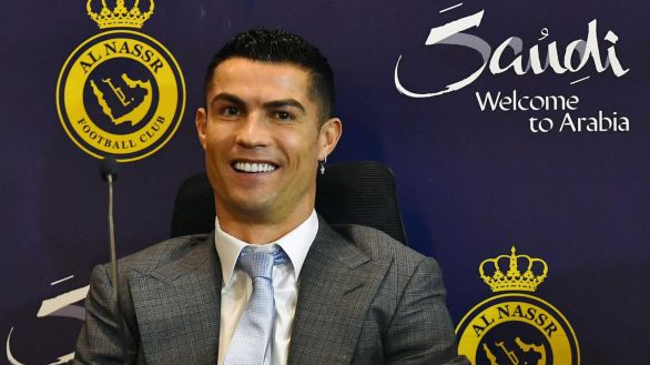 El gesto de Ronaldo a los que le gritaban Messi que ha escandalizado a los saudíes