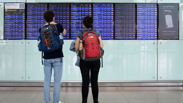 Cientos de vuelos cancelados este jueves por la huelga de controladores franceses