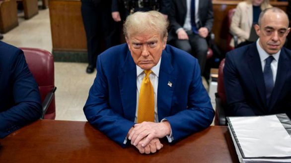 Daniels desvela su aventura con Trump: pijama de satén, azotes y sexo sin protección