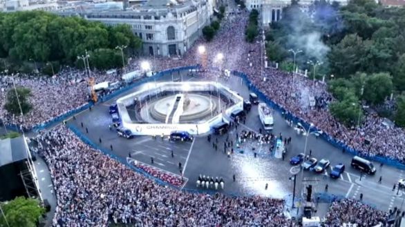Sol y Cibeles, abarrotadas y apoteosis final en el Bernabéu en la celebración de la 'Decimoquinta'