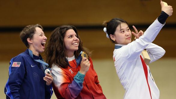 La rebelión de Chiara Leone le da el oro a Suiza en rifle 50 metros 3 posiciones