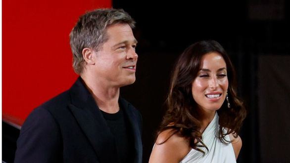 Brad Pitt y su novia, en la alfombra roja de Venecia