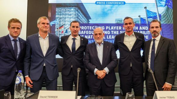 Las ligas europeas denuncian a la FIFA por la saturación en los calendarios