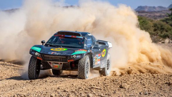 Rally Dakar. Carlos Sainz empieza bien y Laia Sanz rompe su tremenda racha