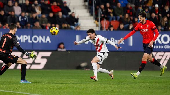 LaLiga. El Rayo sigue creciendo y saca un punto de Pamplona