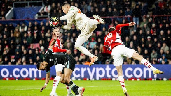 Liga de Campeones. El Liverpool pierde por primera vez pero acaba primero