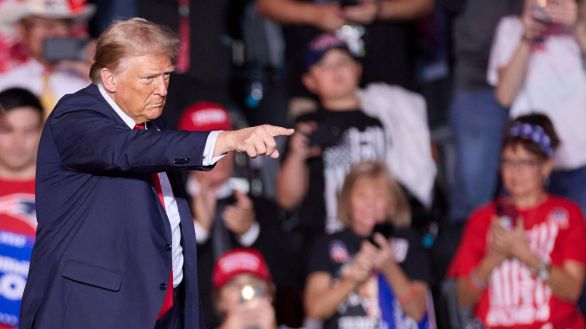 Trump anuncia la entrada en vigor de aranceles del 25% a México y Canadá