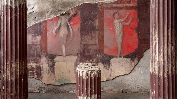 El dios Baco y su séquito de cazadoras reaparecen en un fresco de Pompeya