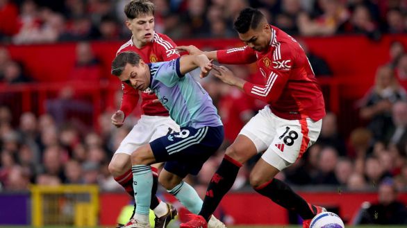 Premier. El Arsenal evita el tropiezo ante el United y hace más líder al Liverpool