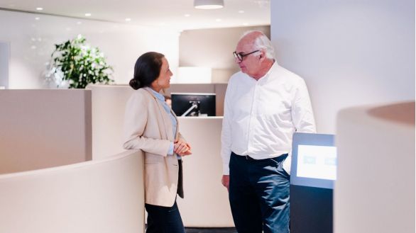 CaixaBank formará a más de 30.000 empleados en atención a las personas mayores