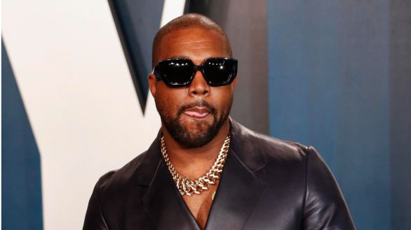 Kanye West carga contra la 