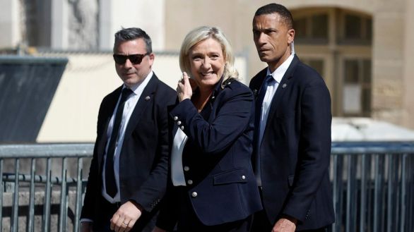 Le Pen se compara con Luther King en las marchas a su favor en París