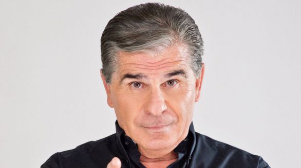 Pedro Ruiz festeja sus 50 años de carrera con Mi vida es una anécdota by confidencial