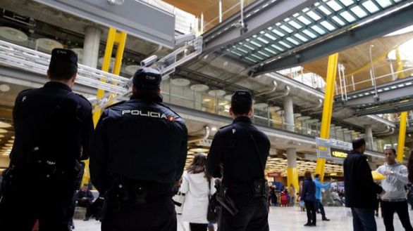 Situación inasumible en Barajas: 500 indigentes, chinches y petición de desalojo