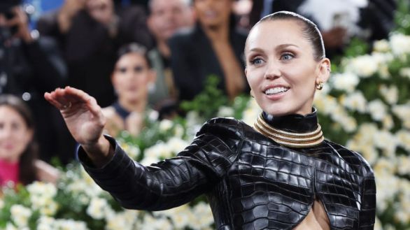 Miley Cyrus relata la grave infección que ha padecido: "Mi pierna empezó a desintegrarse"