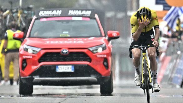Giro Italia. Simon Yates, sorprendente campeón en una traca final insólita
