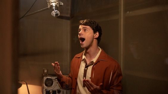 Javier Morgade y Carlos Santos darán vida a Raphael en su serie Aquel