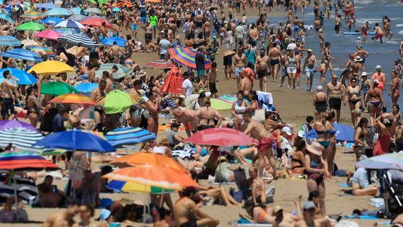 Dénia cierra temporalmente tres playas por contaminación fecal