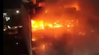 Al menos 63 muertos en un incendio en un centro comercial en Irak