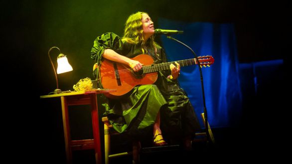 Natalia Lafourcade embriaga el Festival de Cap Roig con su dulzura