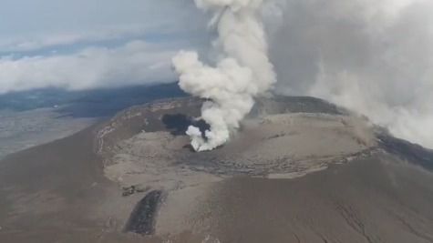 El volcán Kliuchevski en Kamchatka escupe cenizas a 10,5 kilómetros de altura