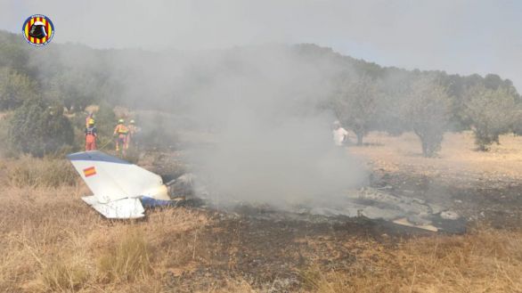 Dos fallecidos al estrellarse una avioneta en Requena (Valencia)