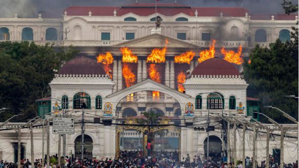 Caos en Nepal: violencia, saqueos y destrucción