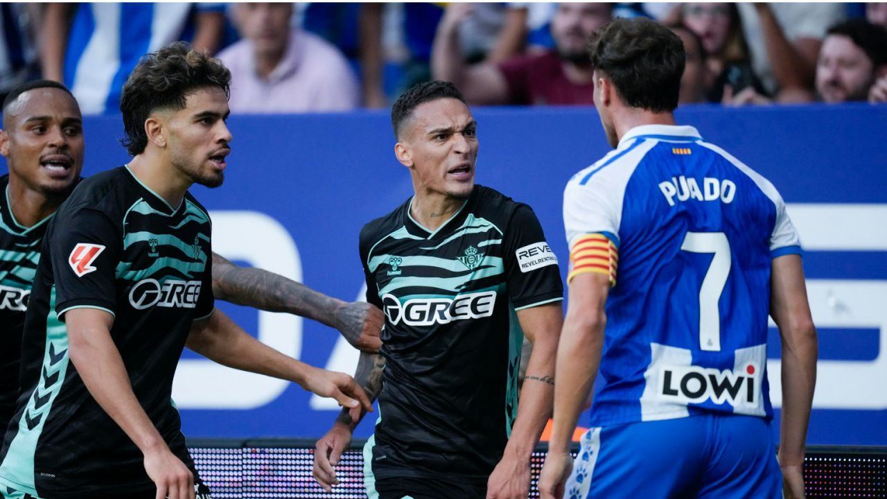 LaLiga. Un penalti fallado en el minuto 100 da el triunfo al Betis en Cornellá
