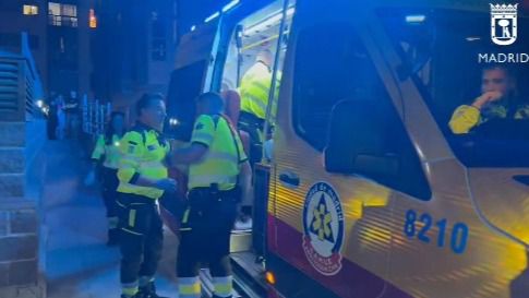 Herido grave un hombre en San Blas tiroteado en la cabeza y el tórax