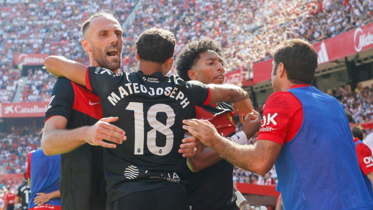 LaLiga. El Mallorca baja de la nube al Sevilla de Almeyda con una remontada colosal