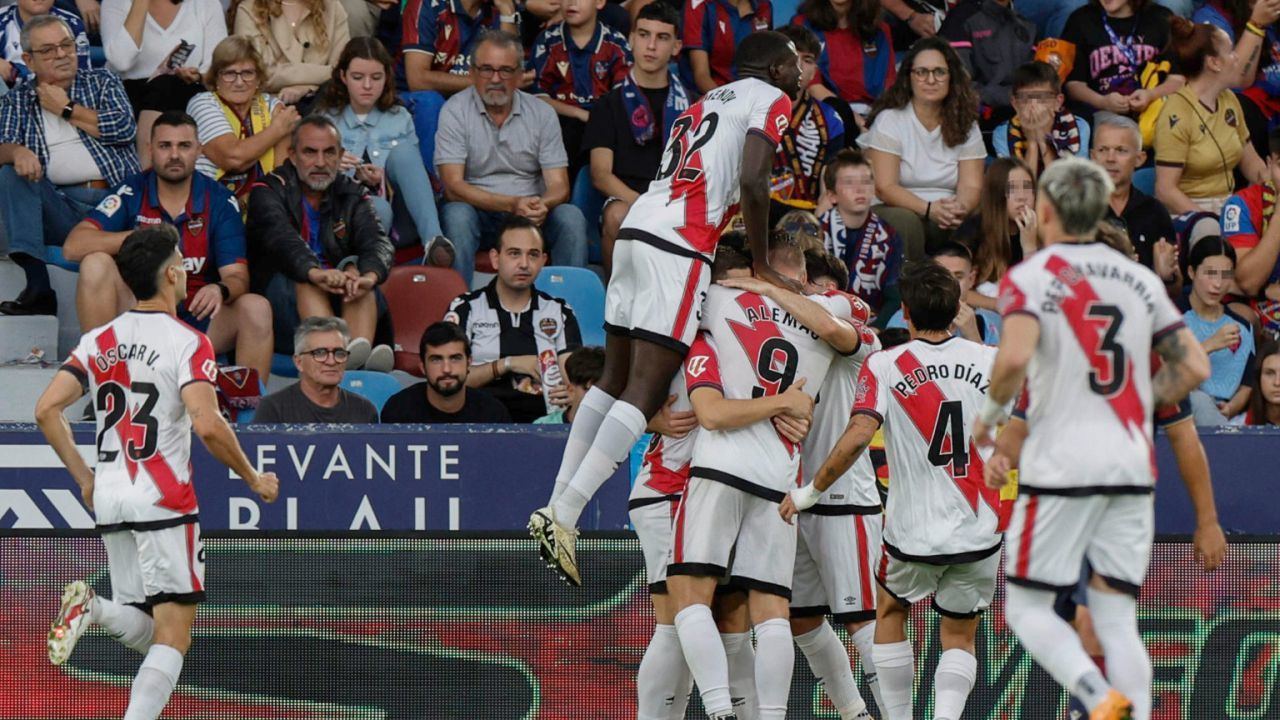 LaLiga. El Rayo asola al Levante y toma impulso en la tabla