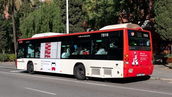 Muere una menor de 14 años atropellada por un autobús interurbano en Barcelona