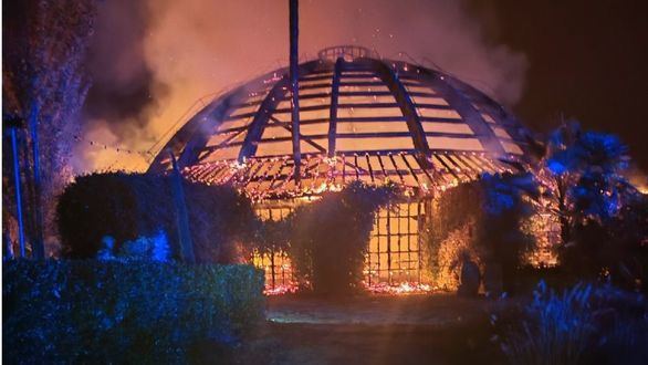 Arde la cúpula de madera del restaurante de eventos de los hermanos Roca