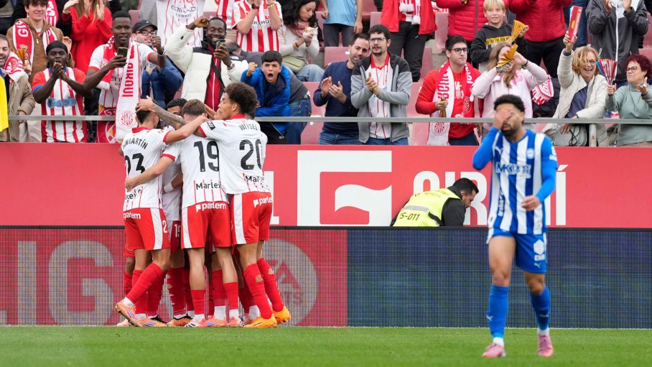 LaLiga. El Girona tumba al Alavés y sale del descenso